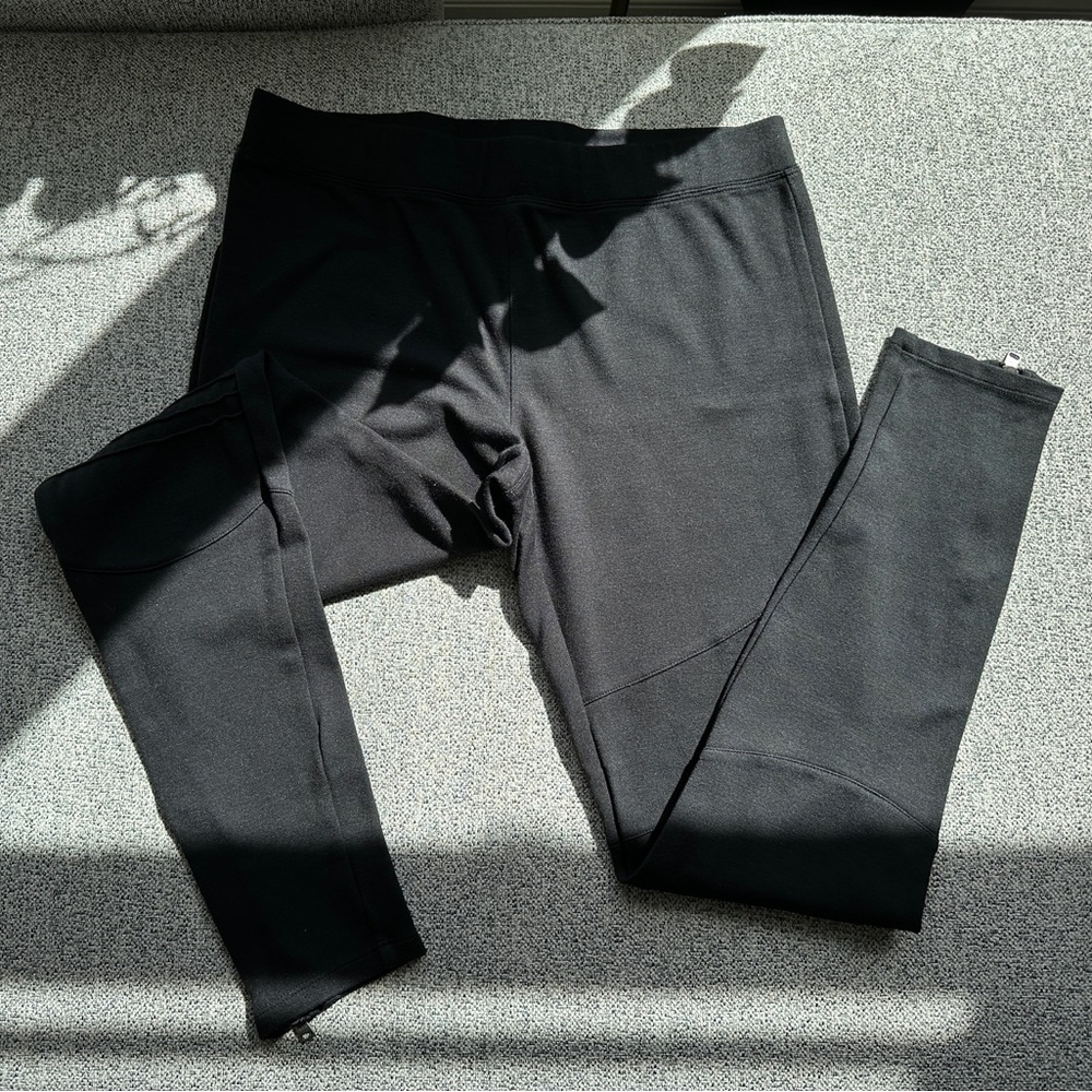 [Express] ✨ Black Ankle Zip Leggings ✨